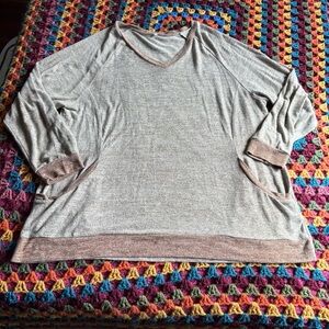 Women’s Vneck Sweater Size 22W